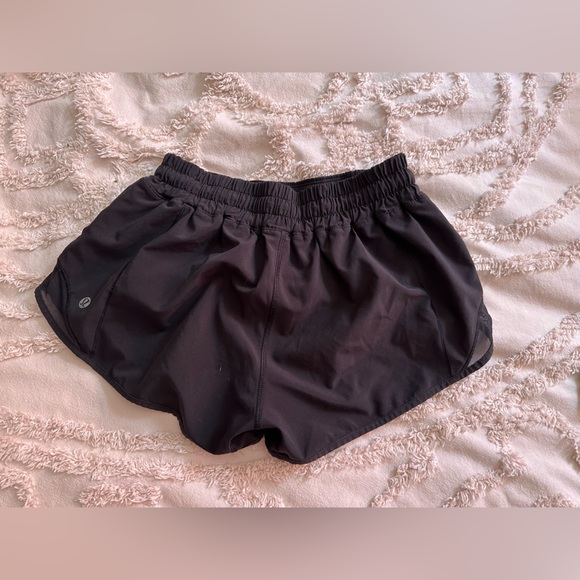 Lululemon hottie hot shorts (black, size 4) - Picture 3 of 3